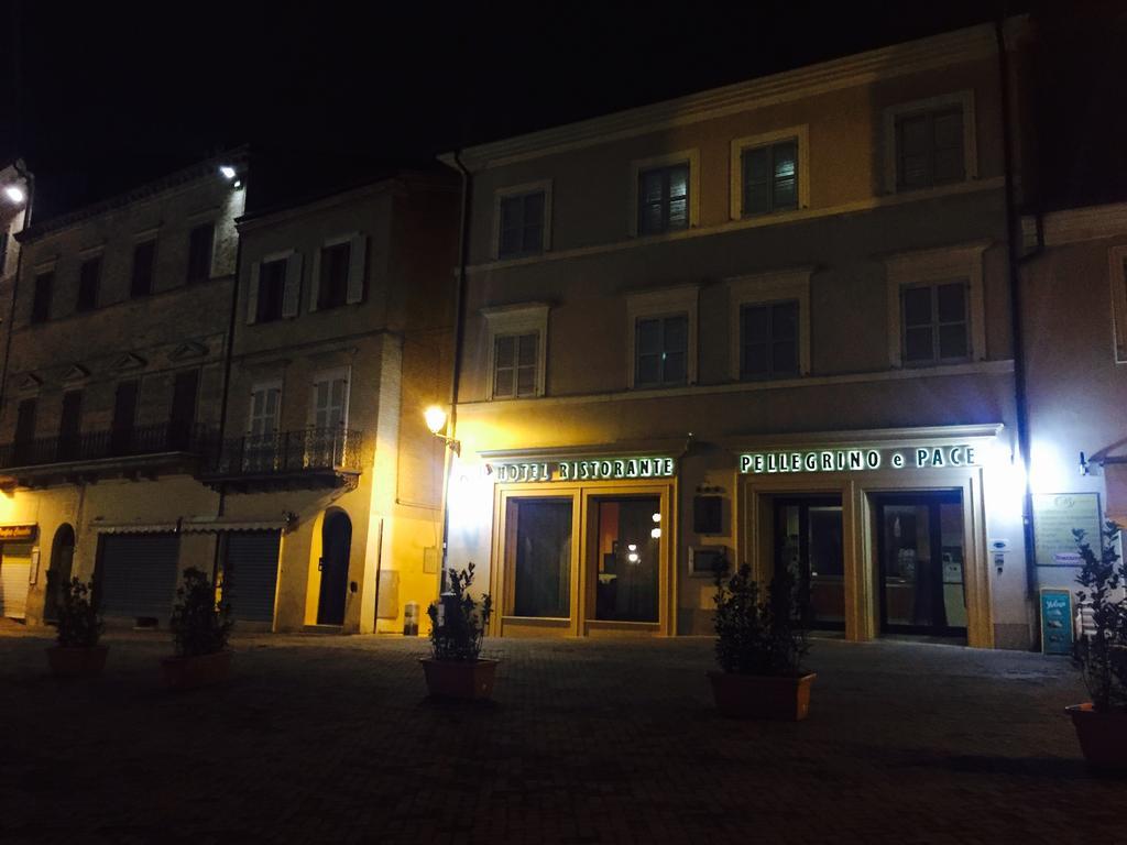 Hotel Pellegrino E Pace Loreto